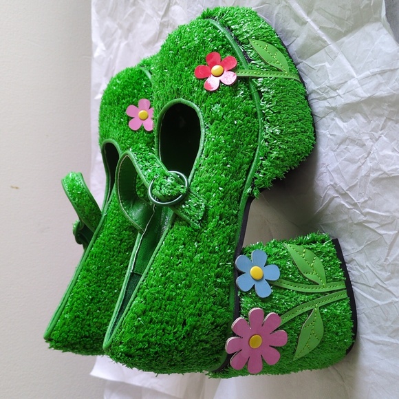 It's Always Greener Mary Janes Platforms - Picture 4 of 9